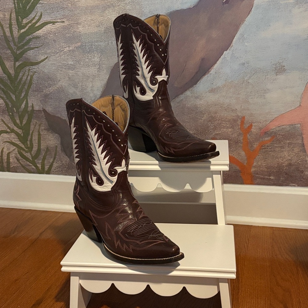 Heritage Boot Co. Pee Wee cowboy boot - called “Paris” fits size 9